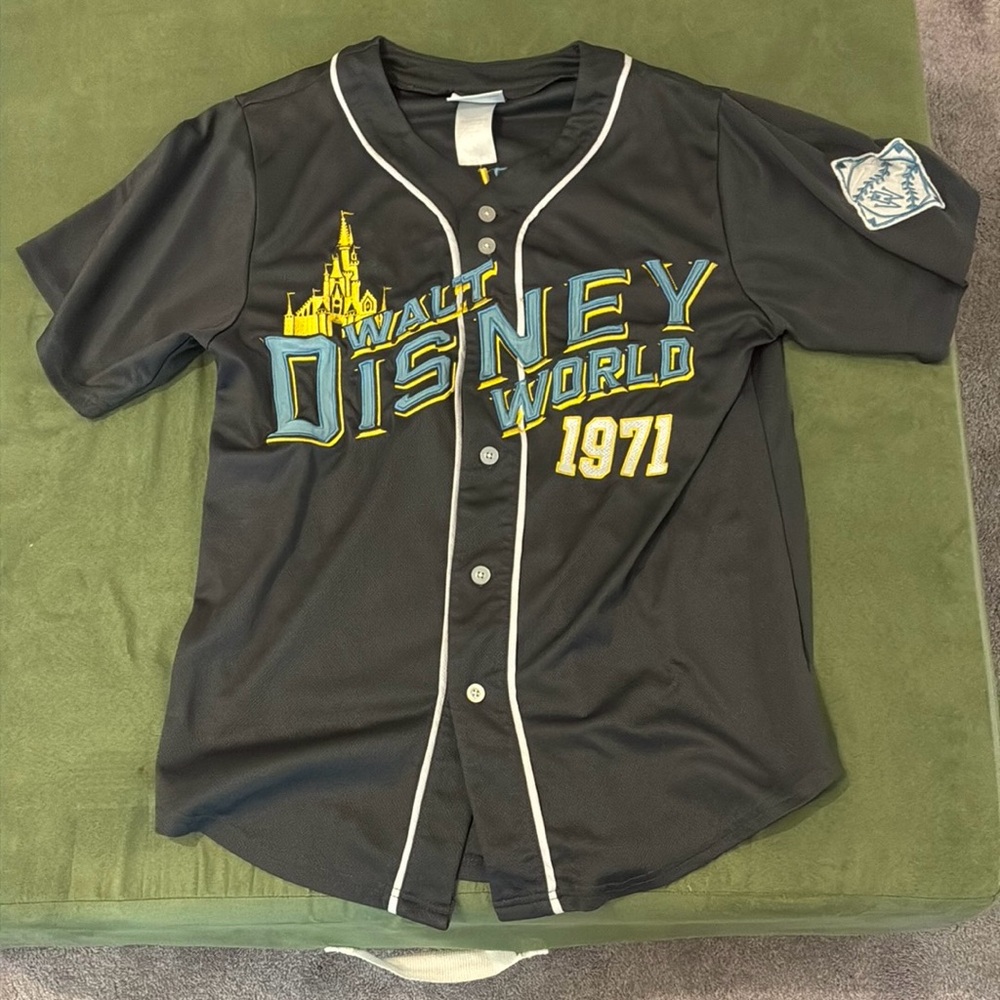 Walt Disney World Jersey Size Adult Small